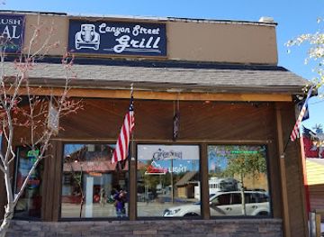 montana/yellowstone-national-park/restaurant/canyon-street-grill