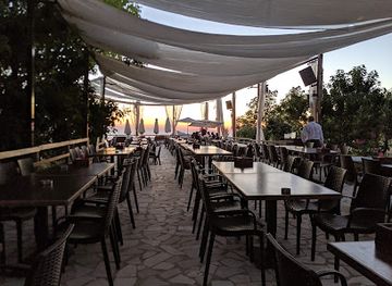 lebanon/cedars-of-god/restaurant/le-chatel