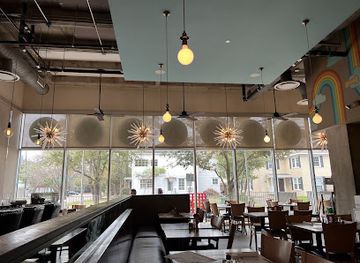 texas/houston/museum-district/restaurant/barnaby-s-cafe