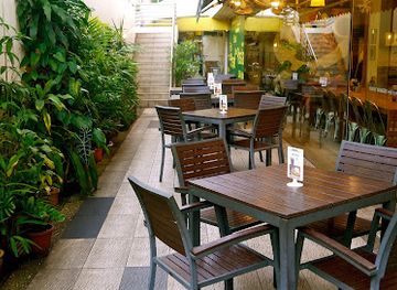 singapore/bukit-timah-nature-reserve/restaurant/buddy-hoagies-steak-grill-restaurant-bukit-timah