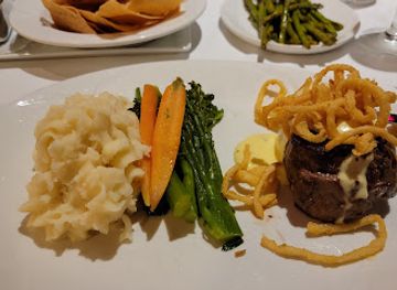 michigan/mount-pleasant/restaurant/siniikaung-bistro