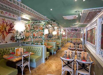 united-kingdom/cardiff/cardiff-bay/restaurant/giggling-squid-cardiff-bay