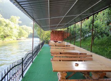 bosnia-and-herzegovina/krajina/restaurant/zeleni-signal