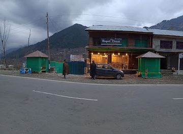 india/kashmir-great-lakes/restaurant/royal-crest-the-taste-of-kashmir