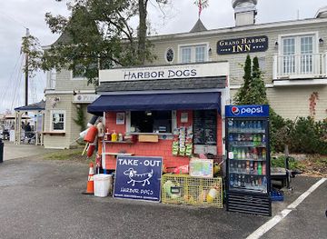 maine/camden/restaurant/harbor-dogs