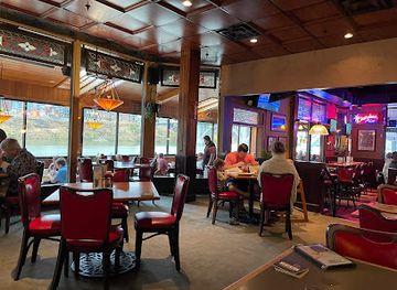 tennessee/knoxville/university-of-tennessee/restaurant/calhoun-s-on-the-river