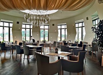 czechia/prague/nove-mesto/restaurant/tancici-dum-ginger-fred-restaurant