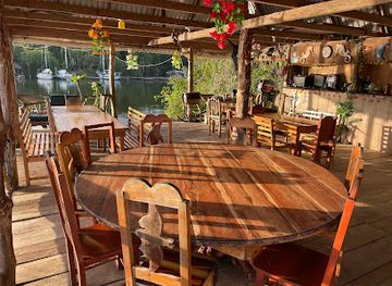 guatemala/livingston/restaurant/mini-mike-s-juke-joint-restaurant