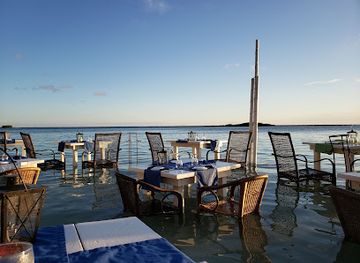 aruba/natural-pool/restaurant/flying-fishbone