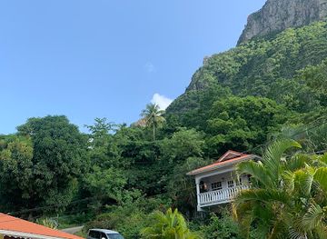 saint-lucia/pitons/restaurant/martha-s-tables