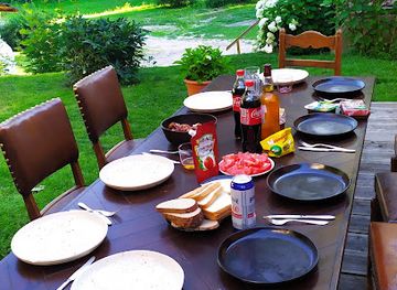 latvia/talsi/restaurant/talsu-kebabs-amelijas-istaba