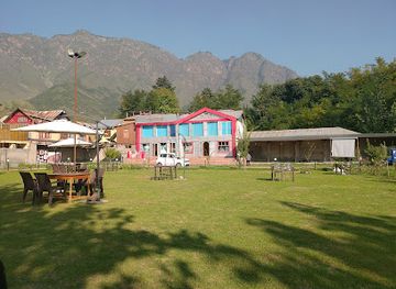 india/kashmir-great-lakes/restaurant/sea-shell-restaurant