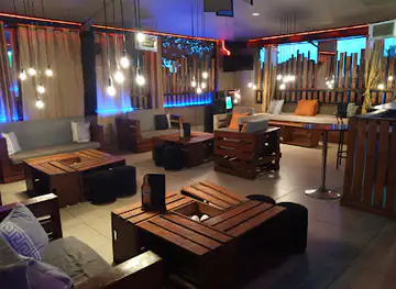 Leonidas Restaurant & Lounge