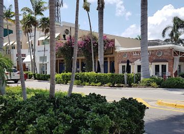 florida/naples-beach/restaurant/hob-nob