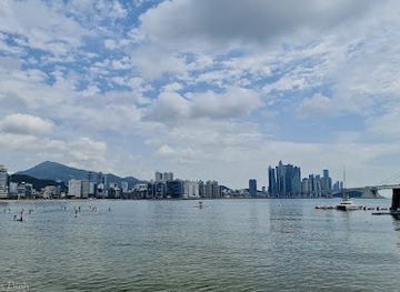 south-korea/busan-beaches/restaurant/moms-touch-gwangan-beach