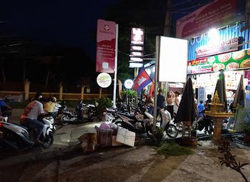 cambodia/svay-rieng/restaurant/the-pizza-happy-family