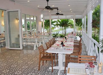 the-bahamas/nassau/restaurant/the-captain-s-table