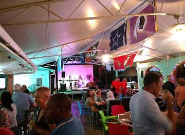 antigua-and-barbuda/dickenson-bay/restaurant/putters-bar-and-grill