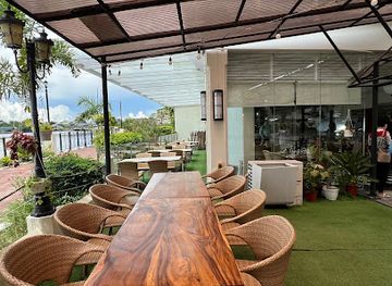 philippines/western-visayas/restaurant/muelle-deli-and-restaurant-iloilo-city