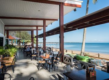 australia/fraser-coast/restaurant/enzo-s-on-the-beach