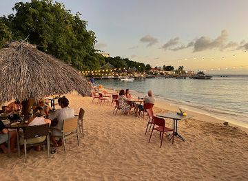curacao/sint-michiel/restaurant/tomatoes-pizza-curacao
