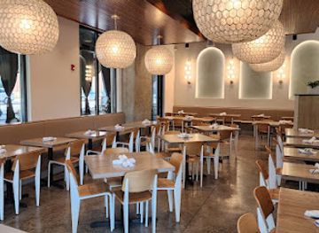 indiana/carmel/restaurant/garden-table