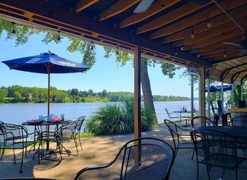 west-virginia/mid-ohio-valley/restaurant/boat-house-of-marietta-boathouse-bbq