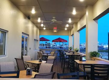 florida/cape-canaveral/restaurant/water-s-edge-cafe