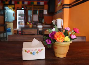 nepal/pokhara/gupteshwor-cave/restaurant/big-momos-restro