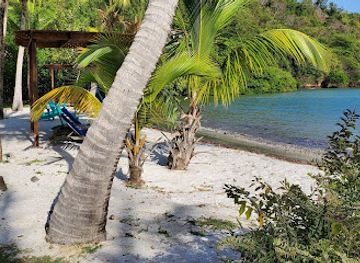 grenada/levera-beach/restaurant/island-fever-tropical-tavern-grenada
