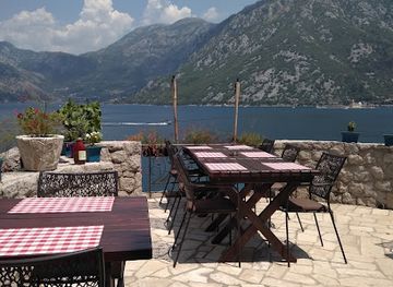 montenegro/perast/restaurant/konoba-providenza-kostanjica