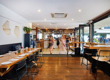 australia/melbourne/st-kilda/restaurant/republica-st-kilda-beach