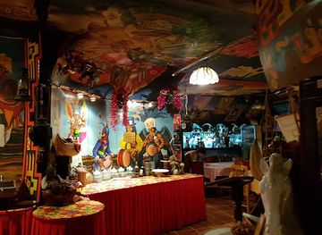 bolivia/yungas/restaurant/huari-bolivia-musica-danza-y-comida-boliviana