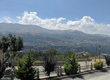 lebanon/bsharri-district/restaurant/jisr-al-kamar-restaurant