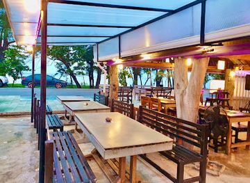 thailand/rayong/mae-ram-phueng-beach/restaurant/purple-haze