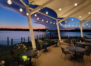 michigan/holland-state-park/restaurant/boatwerks-waterfront-restaurant