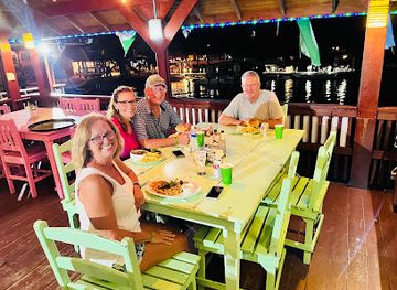 honduras/roatan/restaurant/happy-harry-s-hideaway