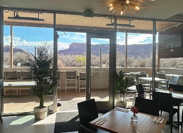 utah/moab/restaurant/the-sandstone-restaurant-and-bar