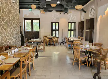ALHAJARAIN RESTAURANT - مطعم الحجرين