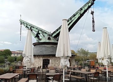 germany/wurzburg/altstadt/restaurant/almoco-e-jantar-brewery-inn-alter-kranen