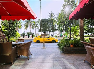 vietnam/nha-trang/tran-phu-beach/restaurant/runam-cafe-restaurant