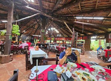 el-salvador/los-chorros-de-la-calera/restaurant/parque-restaurante-la-colina