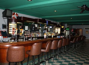 michigan/the-thumb/restaurant/smalley-s-bar