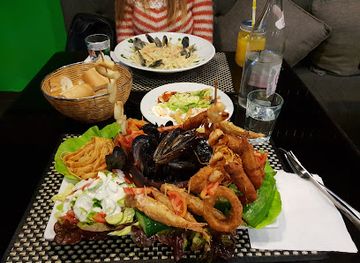 tunisia/tunis/la-marsa/restaurant/cook-in-restaurant-la-marsa