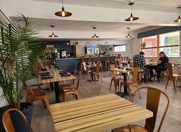 wisconsin/door-county/restaurant/blue-bear-ellison-bay