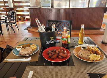 jamaica/montego-bay/restaurant/wingz-tingz