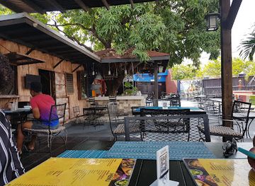jamaica/kingston/restaurant/m10-bar-grill