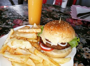 rwanda/rubavu/restaurant/parizia-quick-service-delivery-restaurant