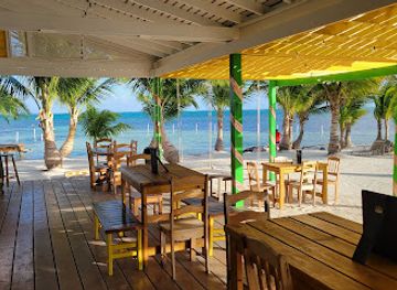 belize/lighthouse-reef-atoll/restaurant/island-wonder-beach-club