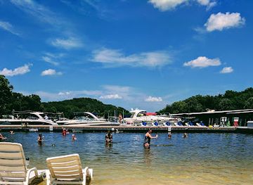 missouri/lake-of-the-ozarks/restaurant/franky-louie-s-beachfront-bar-grill